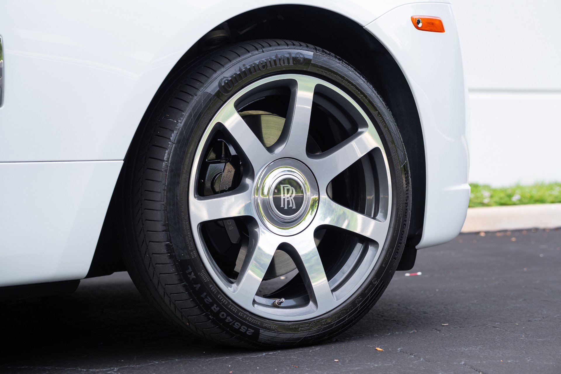 Used 2017 Rolls-Royce Dawn RWD image 10