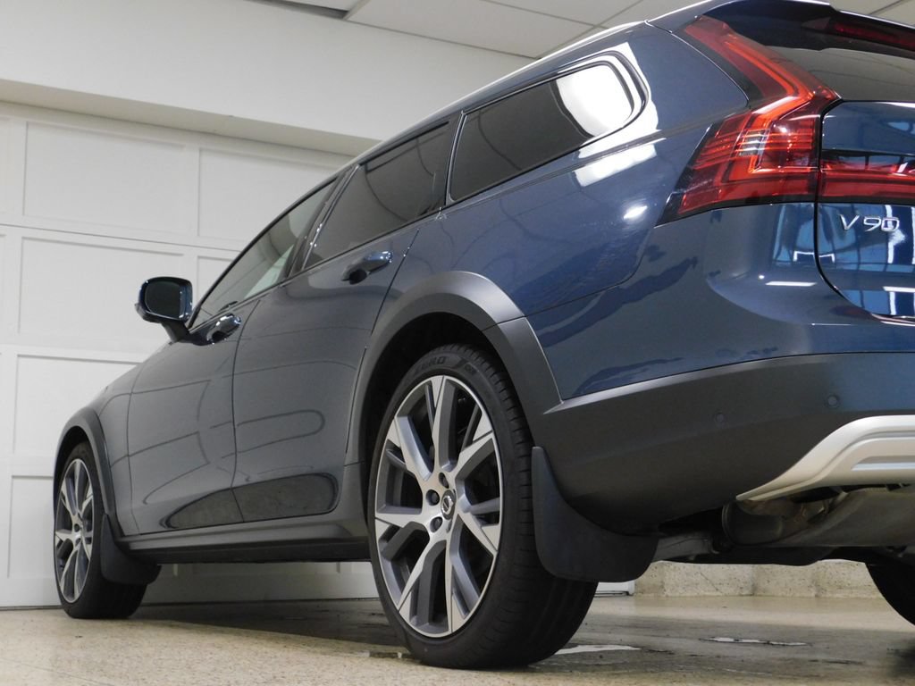 Used 2023 Volvo V90 B6 Cross Country Ultimate AWD/4WD image 55