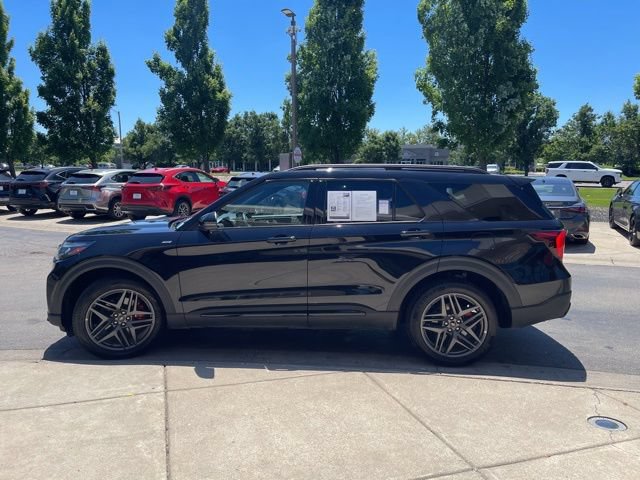 Used 2025 Ford Explorer ST-Line w/ ST-Line Street Pack AWD/4WD image 6