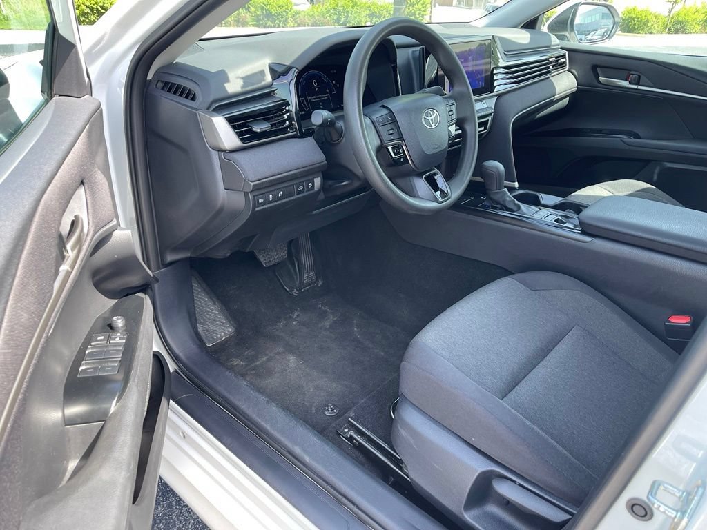 Used 2025 Toyota Camry LE FWD image 5