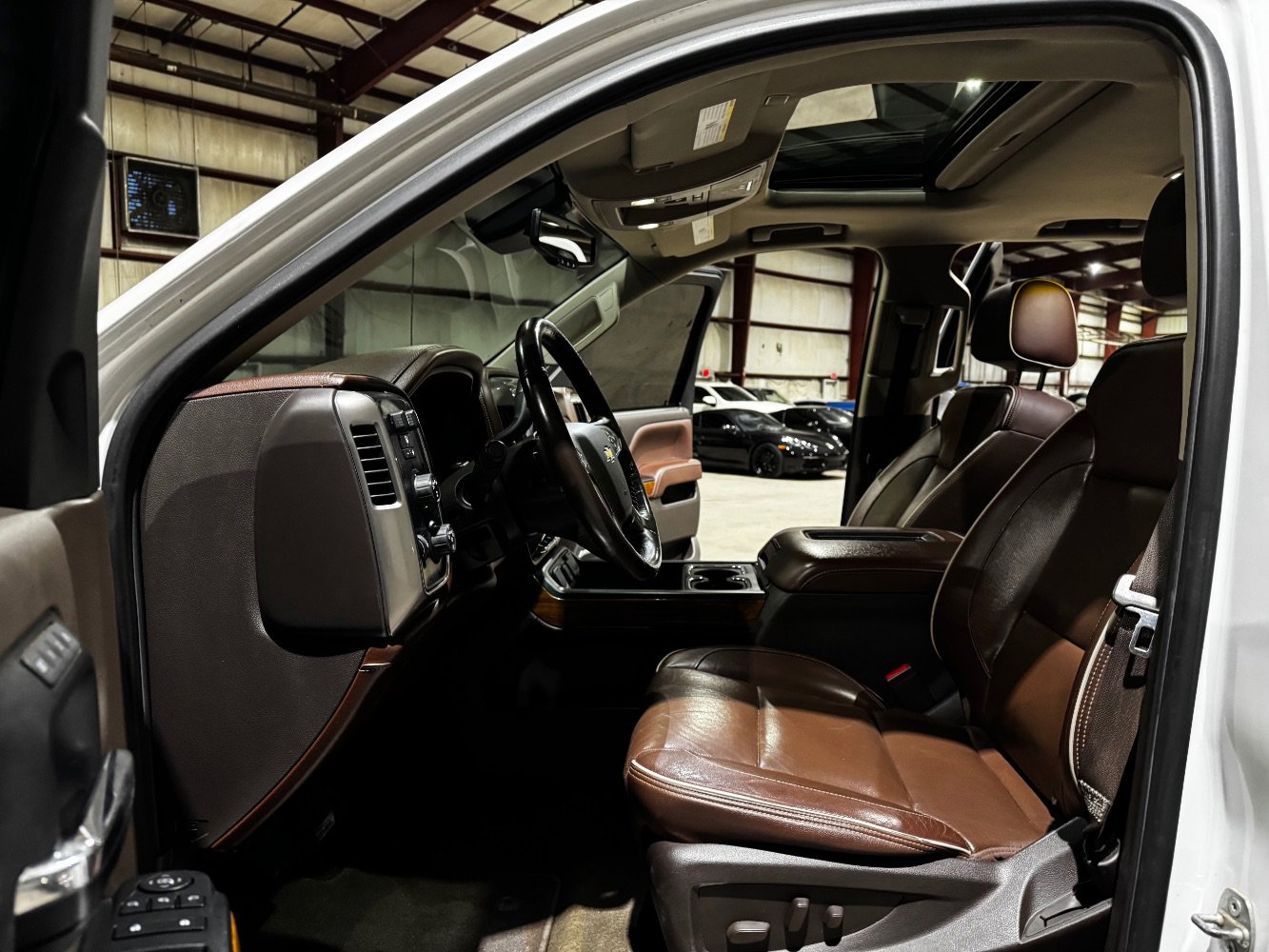 Used 2018 Chevrolet Silverado 1500 High Country image 12