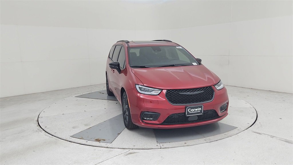 New 2026 Chrysler Pacifica Limited image 4