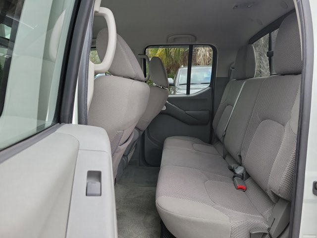 Used 2014 Nissan Frontier SV image 10