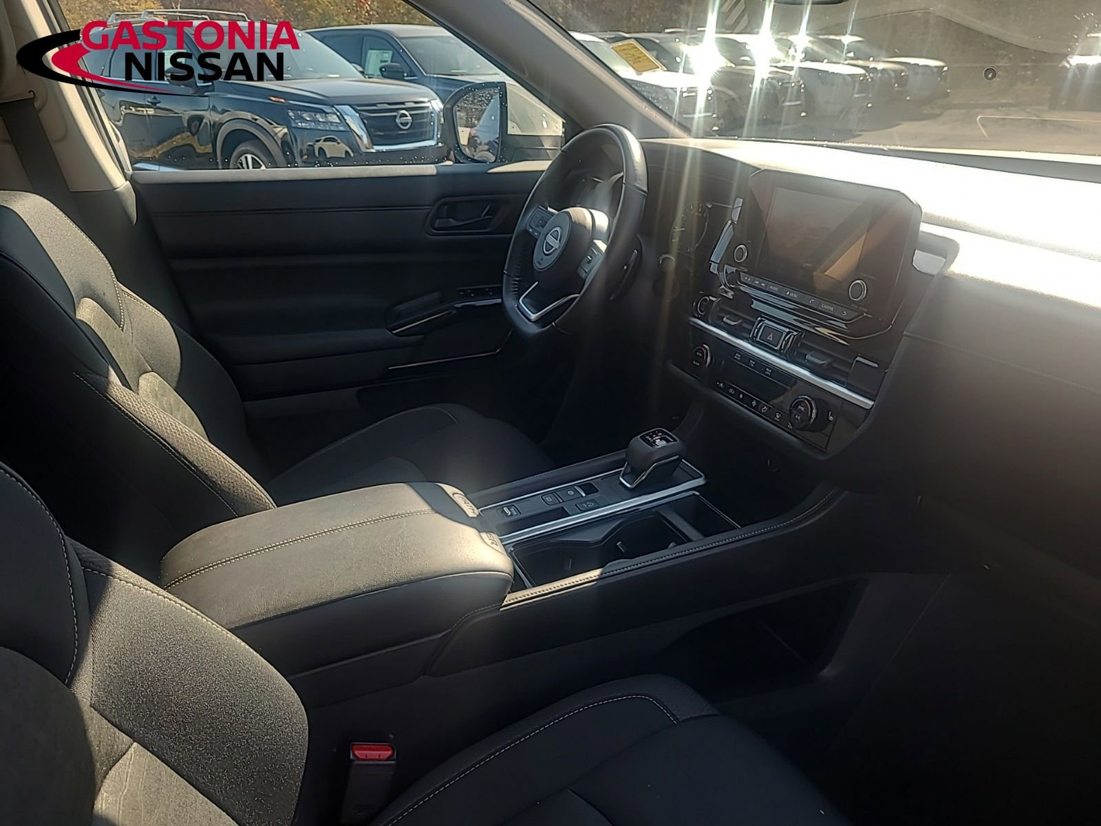 Used 2024 Nissan Pathfinder SV image 25