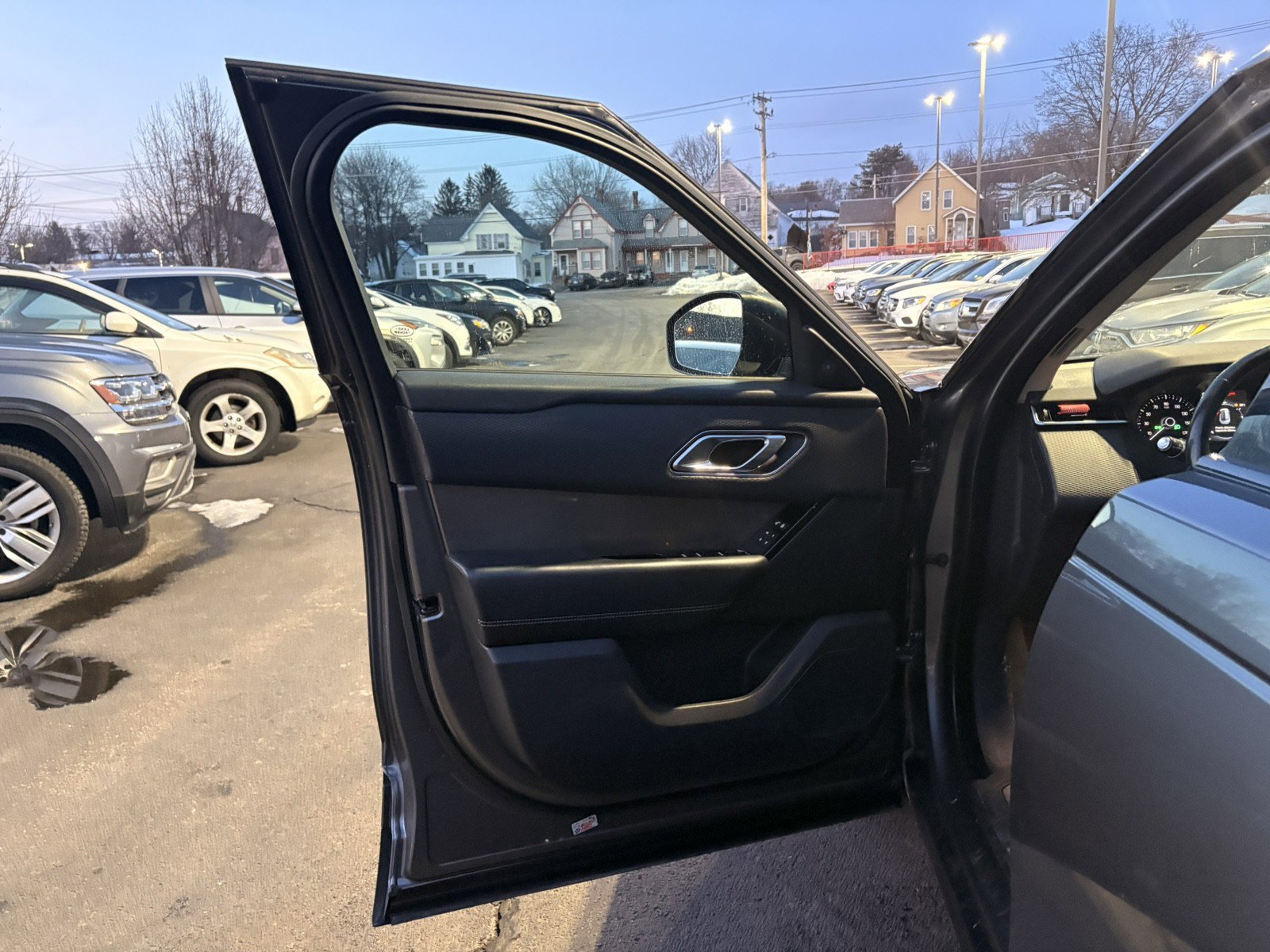 Used 2018 Land Rover Range Rover Velar S image 12