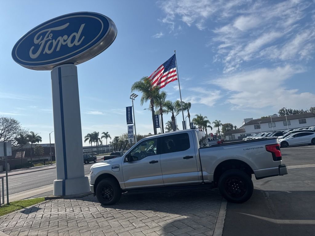 Used 2025 Ford F150 Lightning XLT image 21