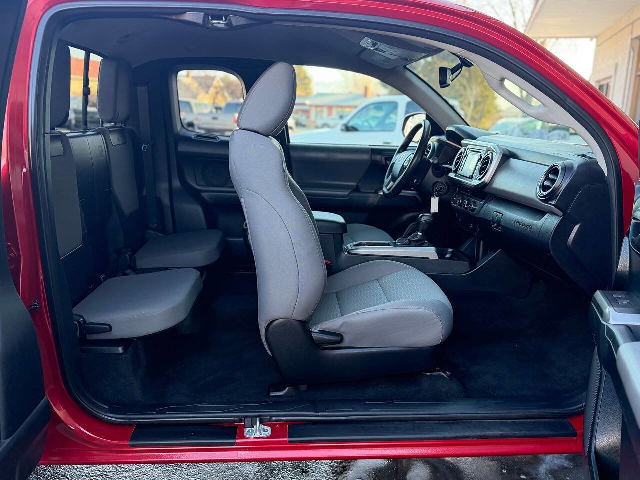 Used 2016 Toyota Tacoma TRD Sport image 32