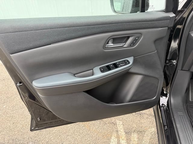 New 2026 Nissan Leaf Platinum+ w/ Floor Mat Package (Platinum+) FWD image 15