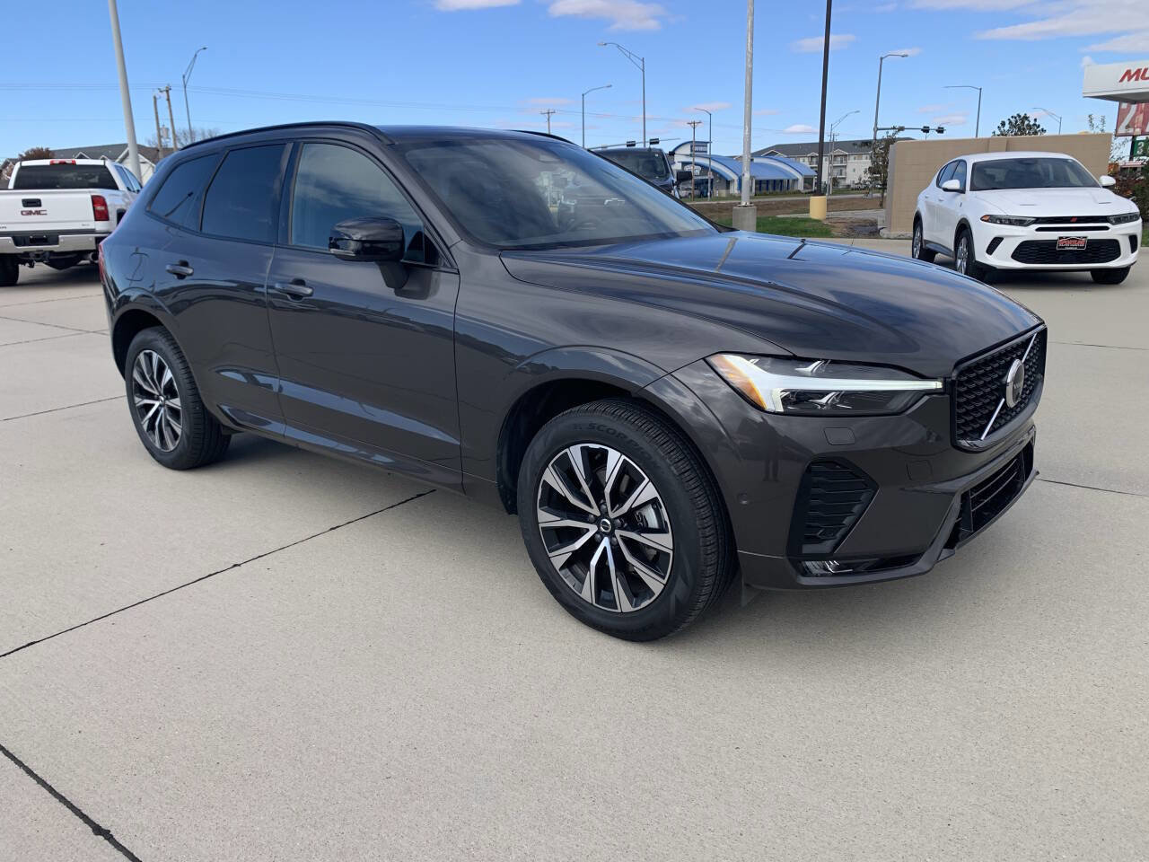 Used 2025 Volvo XC60 B5 Plus w/ Climate Package image 6