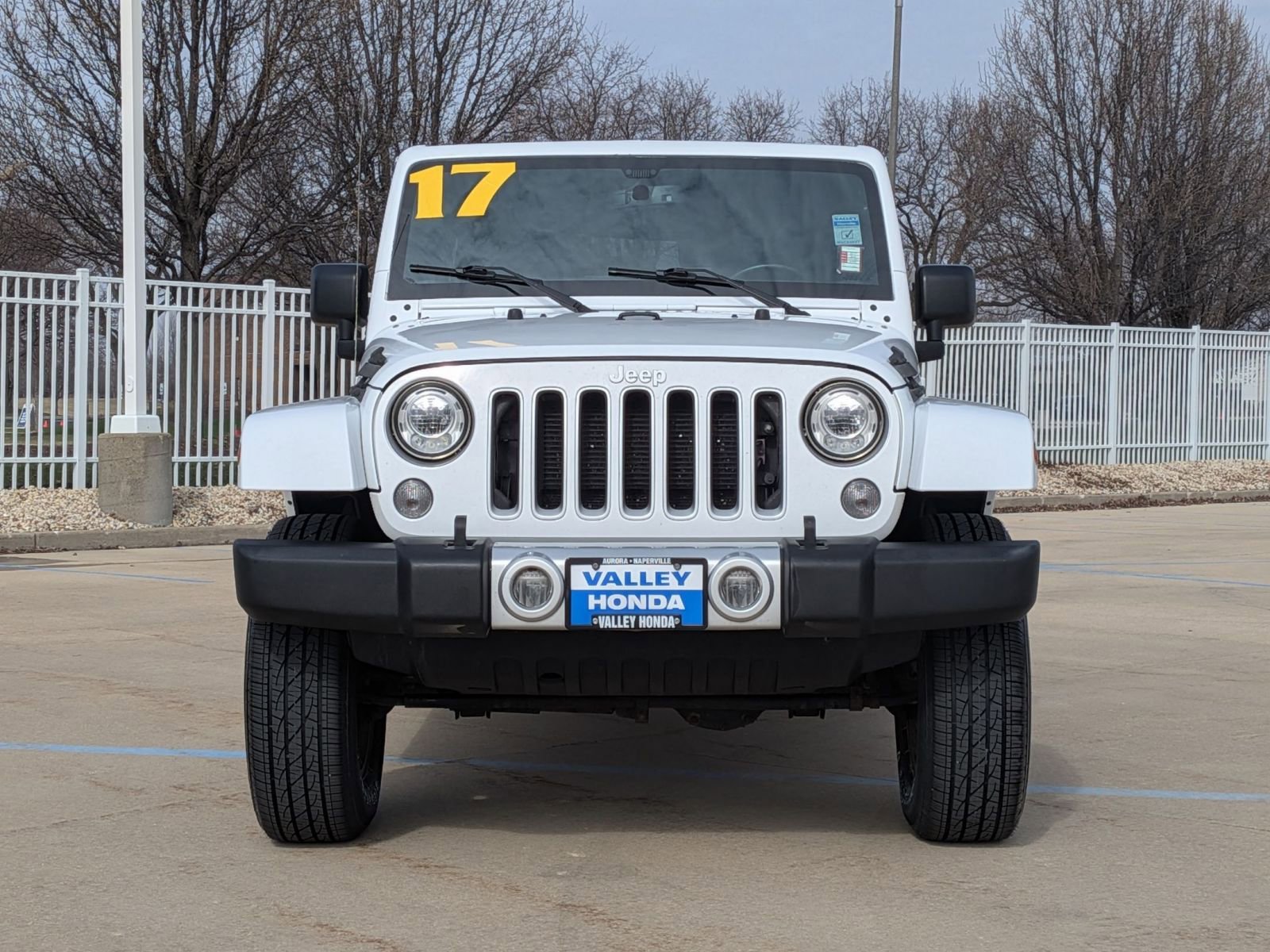 Used 2017 Jeep Wrangler Unlimited Sahara w/ Connectivity Group image 4