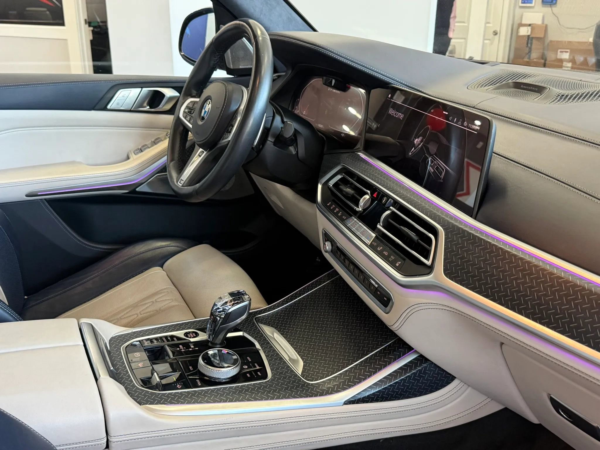 Used 2020 BMW X7 M50i w/ Dynamic Handling Package AWD/4WD image 24