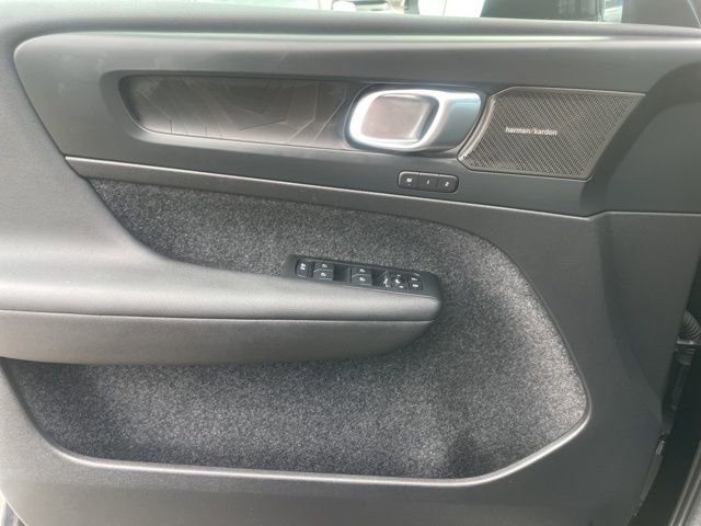 Certified 2023 Volvo XC40 Recharge Ultimate w/ Protection Package Premier image 26