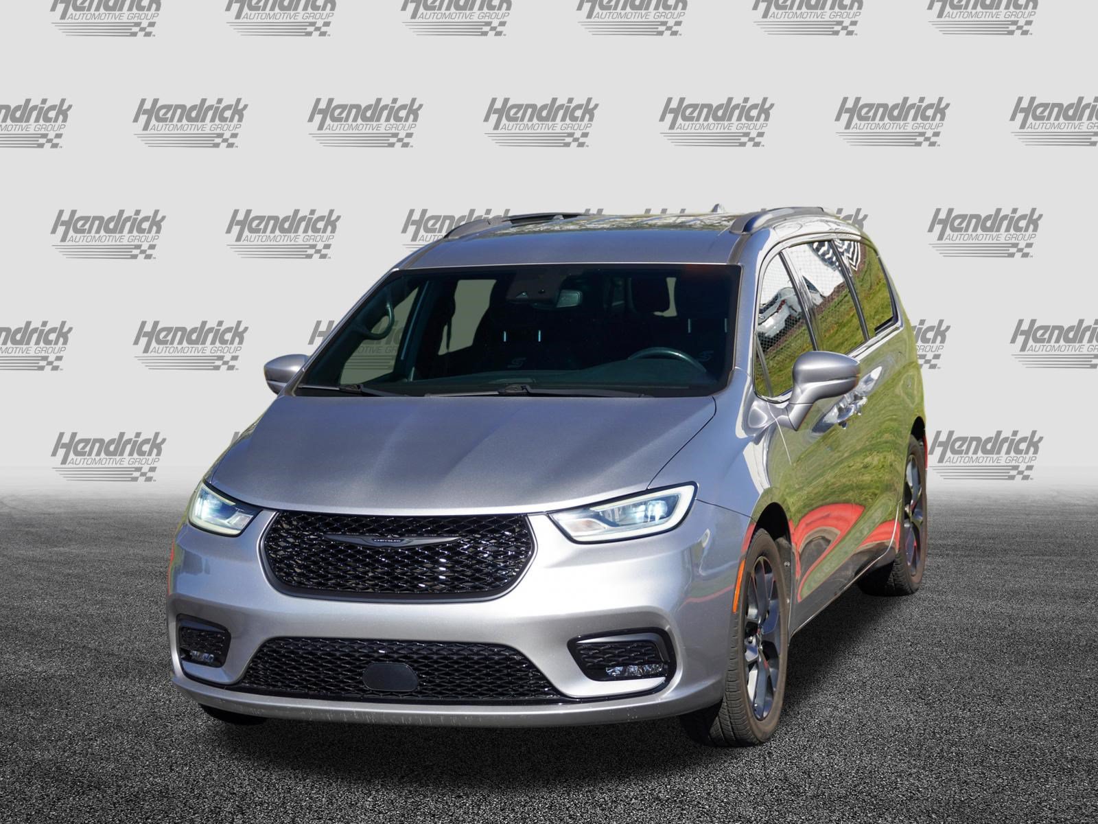 Used 2021 Chrysler Pacifica Touring w/ S Appearance Package FWD image 5