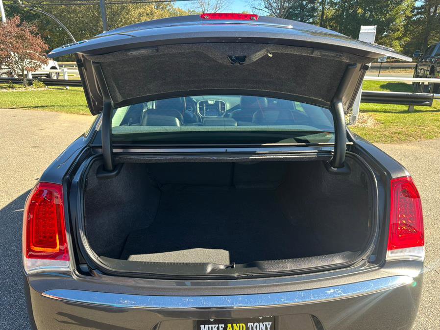 Used 2017 Chrysler 300 Limited w/ Value Package image 29