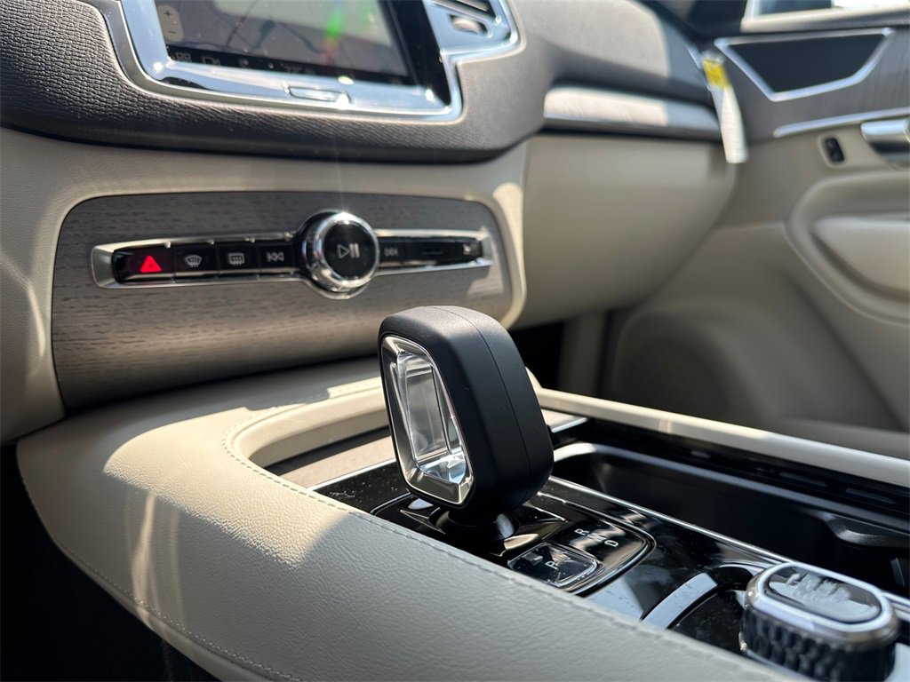 New 2025 Volvo XC90 B6 Plus w/ Protection Package Premier image 14