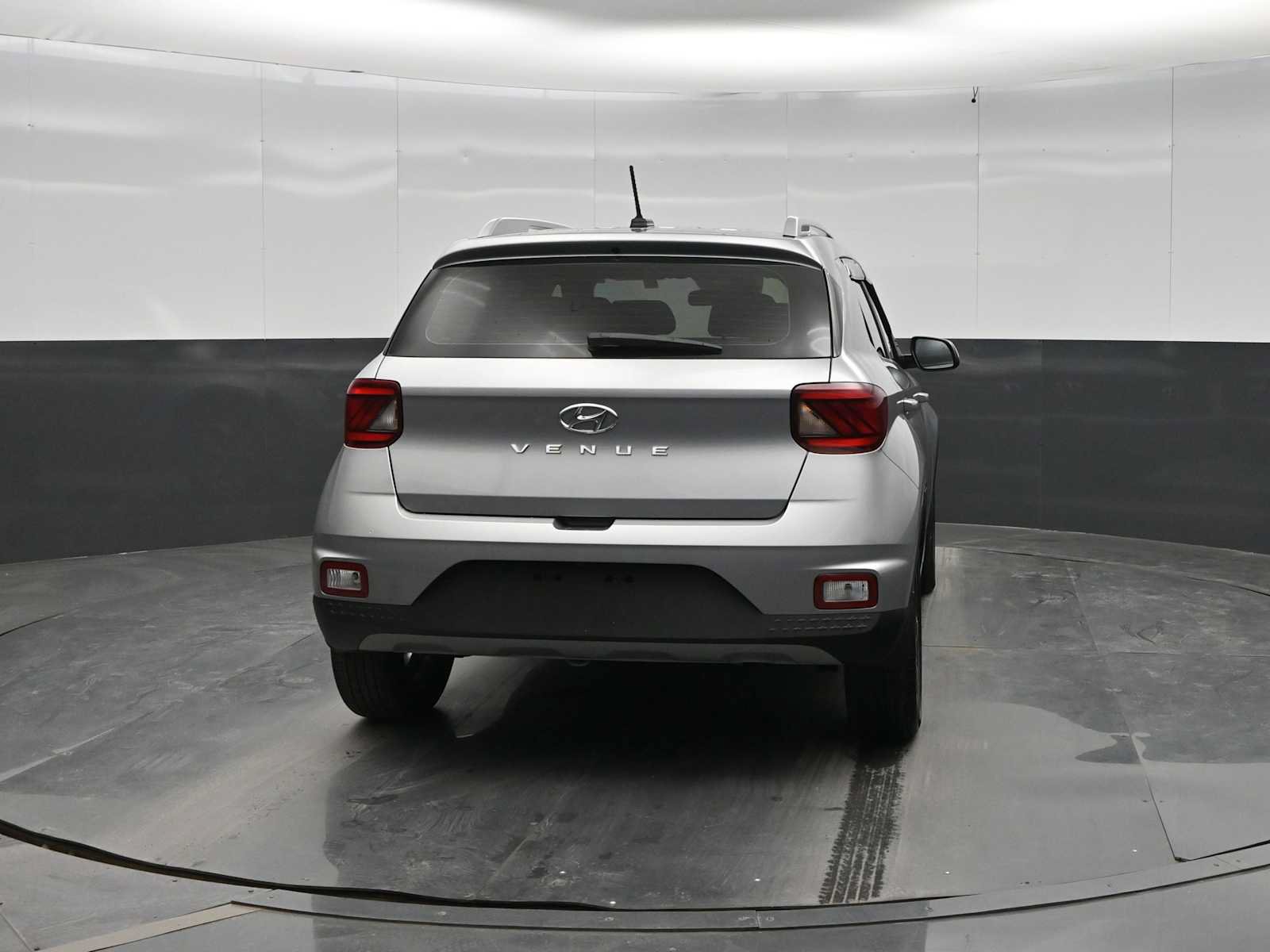 Used 2024 Hyundai Venue SEL FWD image 6