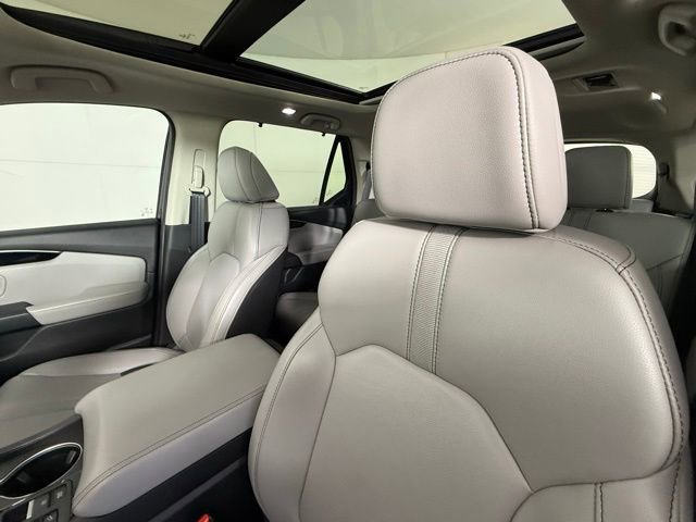 Used 2025 Honda Pilot Touring image 5