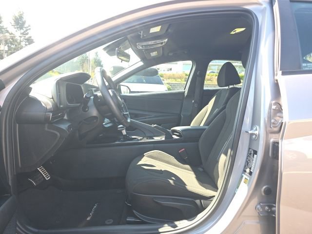 Used 2025 Hyundai Elantra Sport image 9