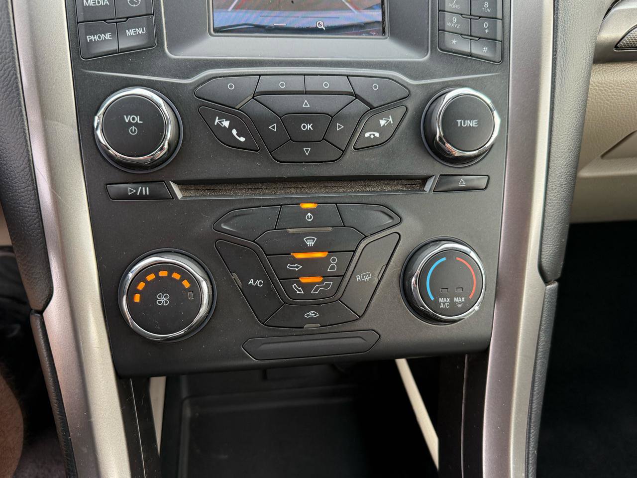 Used 2017 Ford Fusion SE image 23