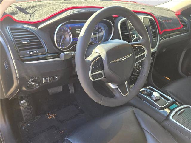 Used 2023 Chrysler 300 Touring L image 9