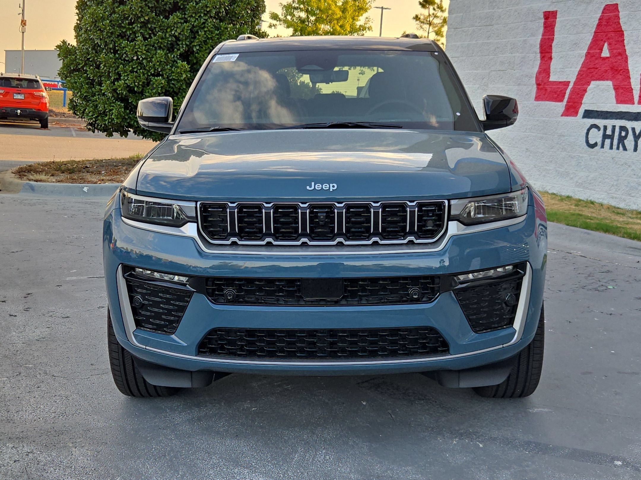 New 2027 Jeep Grand Cherokee Summit w/ MOPAR Finishing Package AWD/4WD image 2