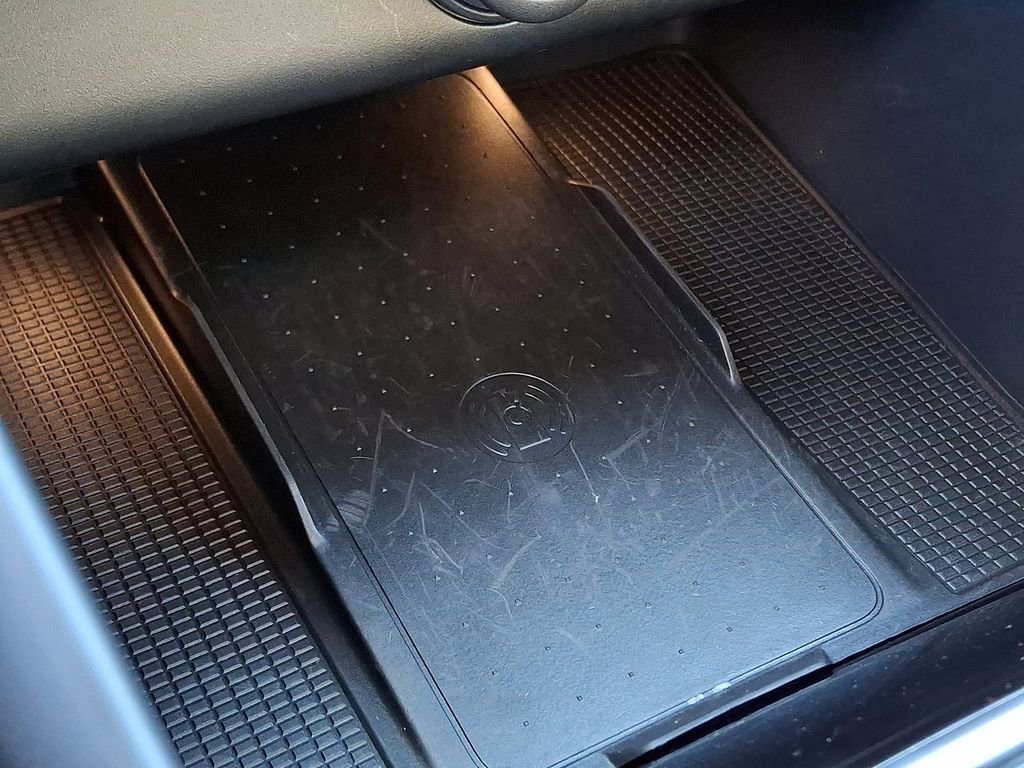 Used 2020 Volvo XC40 T5 R-Design w/ Protection Package Premier image 27