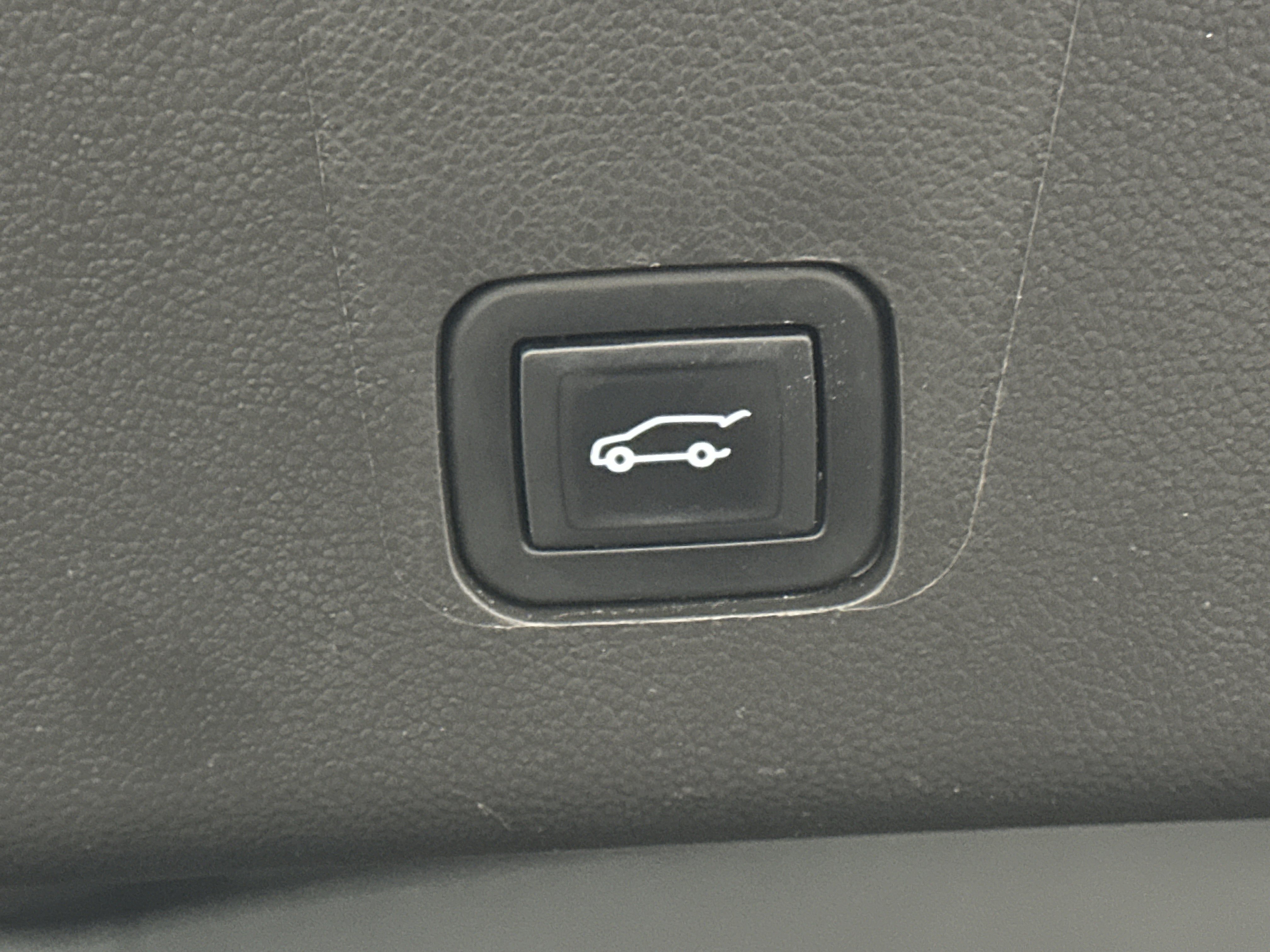 Used 2022 Chevrolet Traverse LT image 16