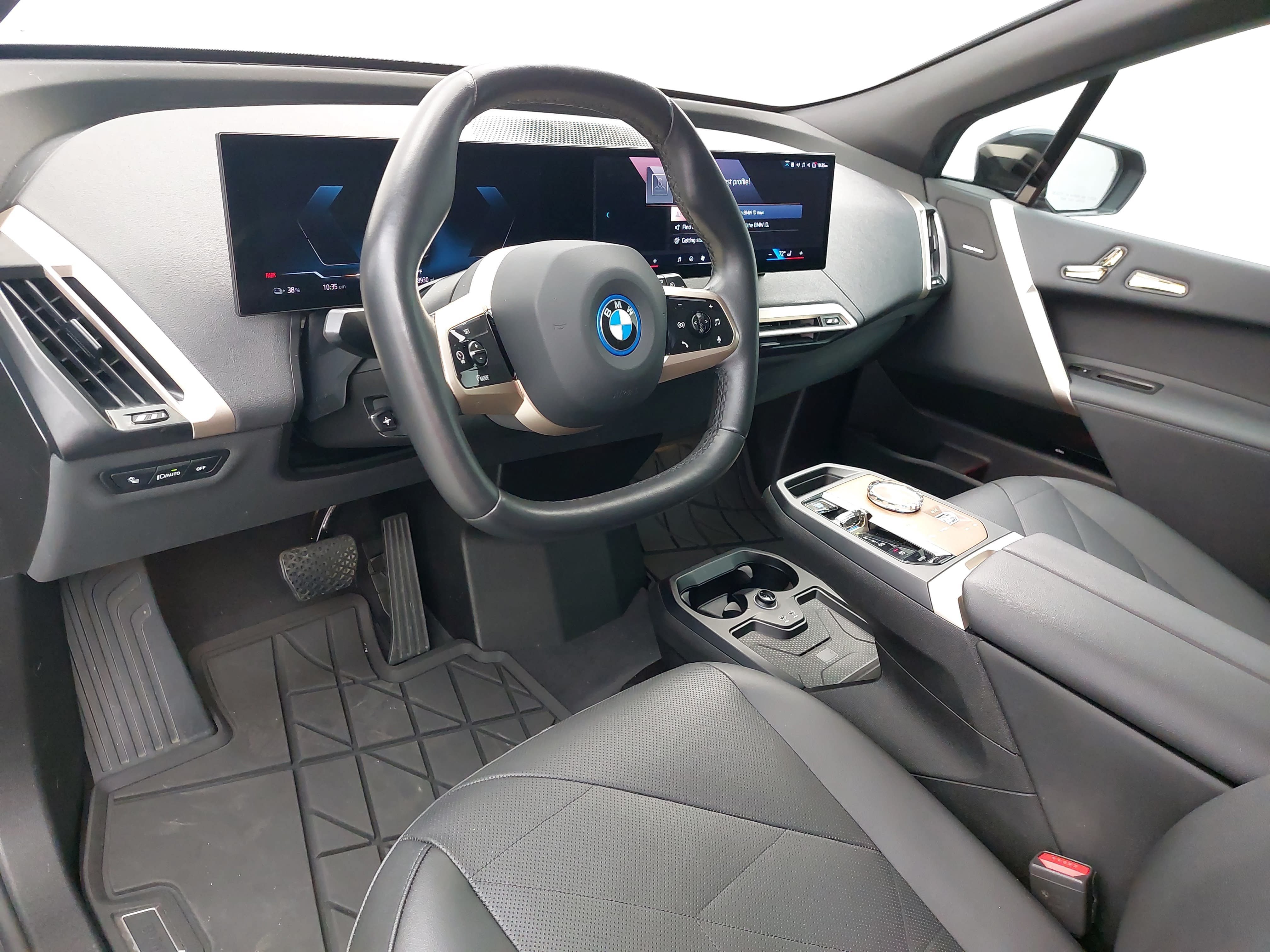 Used 2024 BMW iX xDrive50 w/ Premium Package AWD/4WD image 4