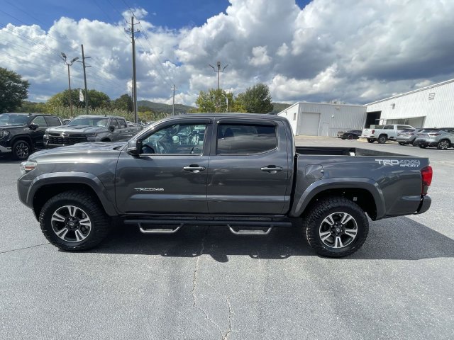 Used 2019 Toyota Tacoma TRD Sport AWD/4WD image 2