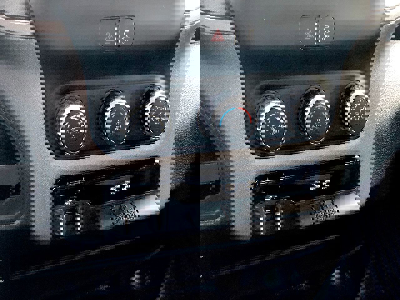 Used 2023 RAM 2500 Tradesman w/ Chrome Appearance Group image 21