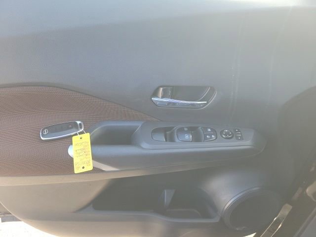 Used 2024 Nissan Kicks SR image 13