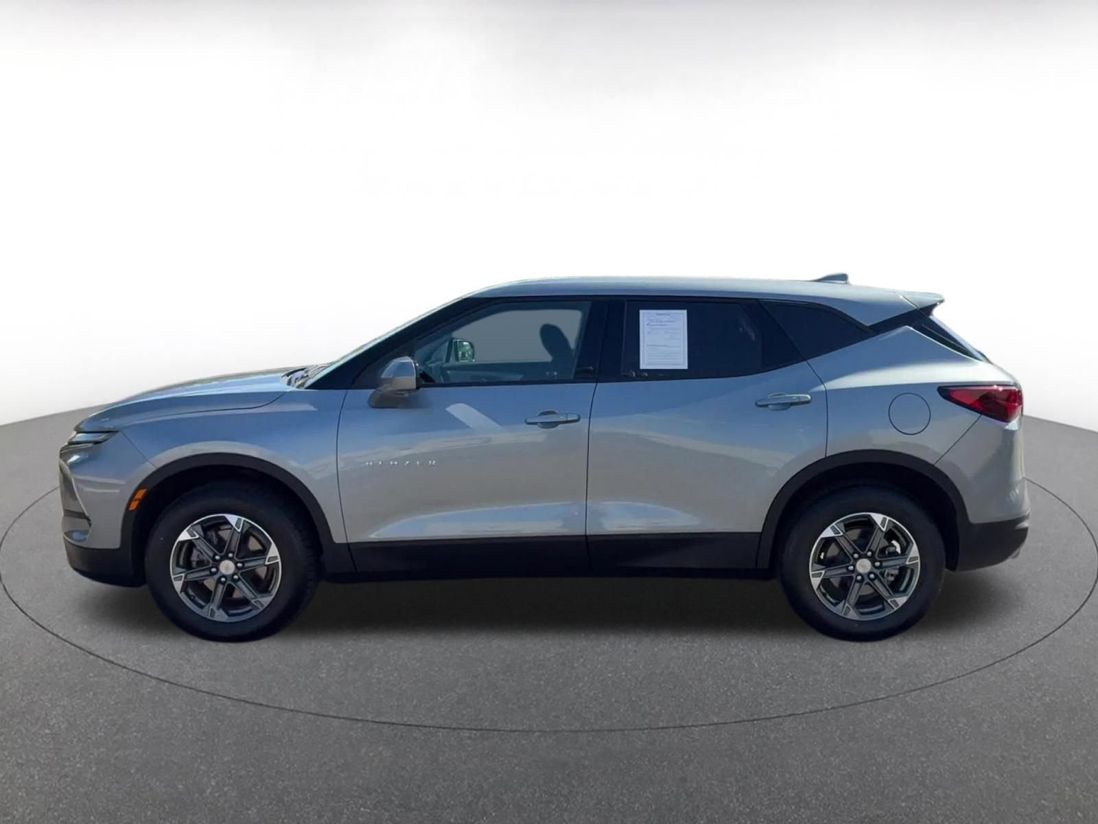 Used 2025 Chevrolet Blazer LT image 9