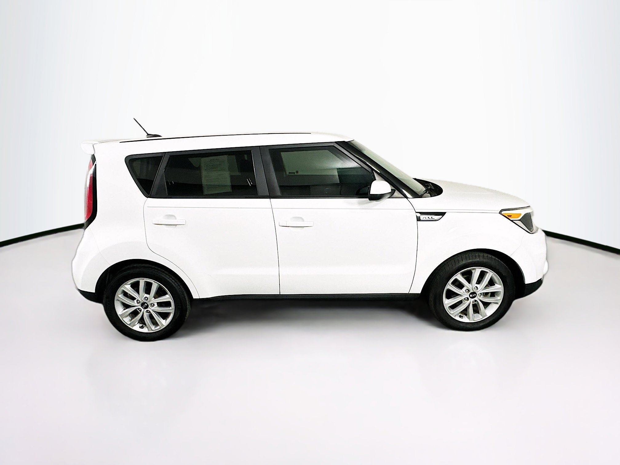Used 2017 Kia Soul + image 10