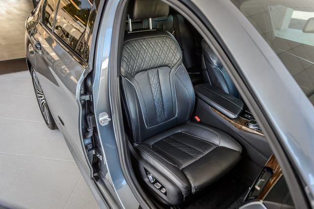 Used 2018 BMW 540i w/ M Sport Package RWD image 44
