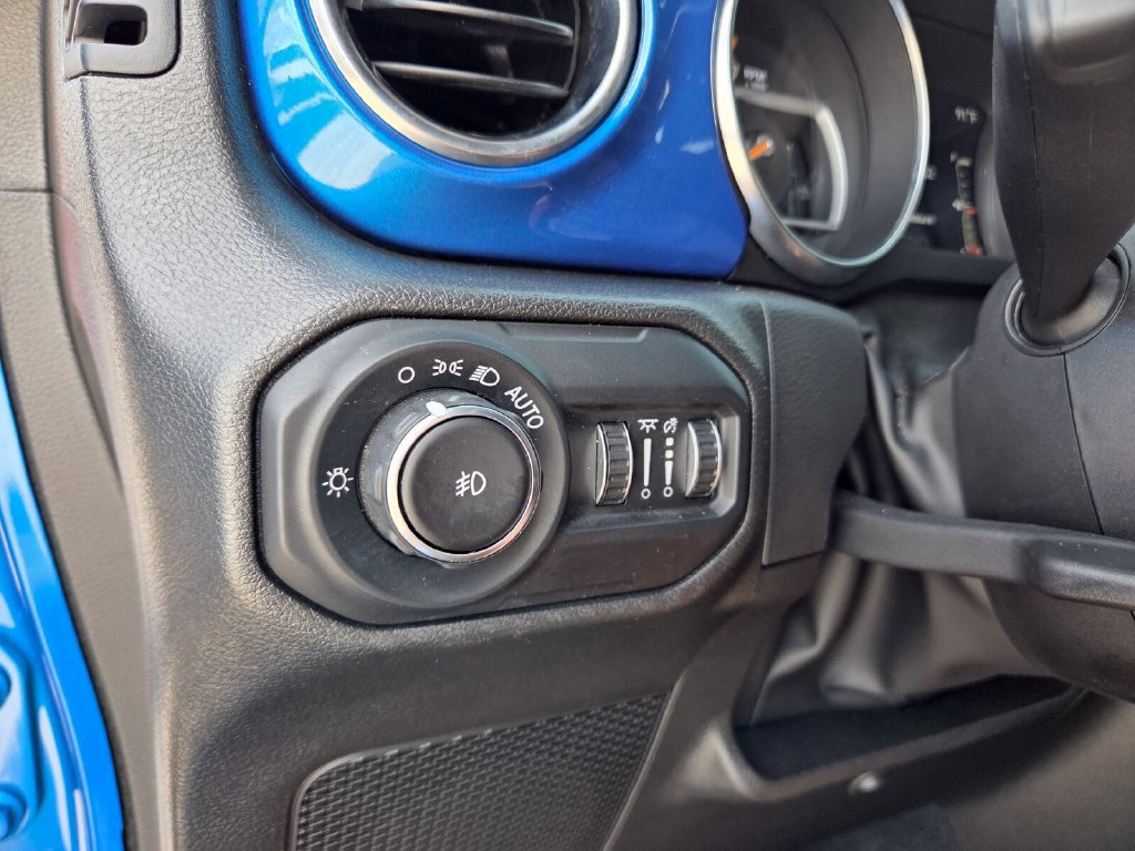 Used 2022 Jeep Wrangler Unlimited Sahara AWD/4WD image 23