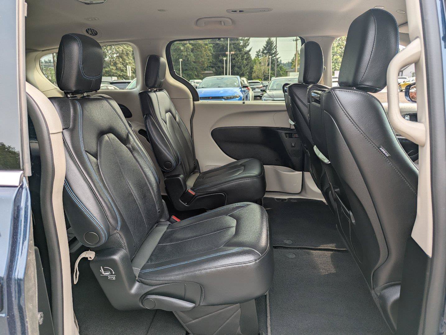 Used 2021 Chrysler Pacifica Touring-L w/ Uconnect Theater Family Group AWD/4WD image 41