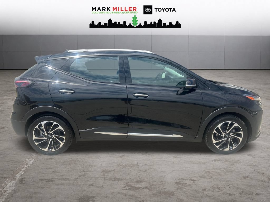Used 2023 Chevrolet Bolt EUV Premier w/ Sun & Sound Package FWD image 7