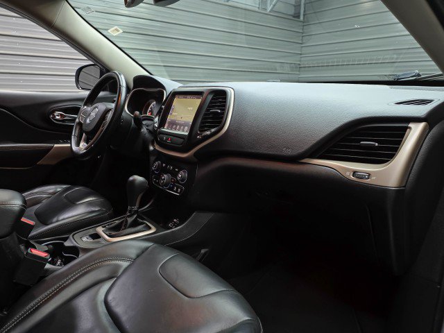 Used 2017 Jeep Cherokee High Altitude FWD image 12