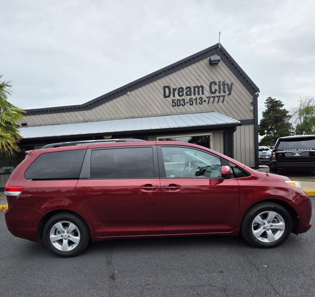Used 2011 Toyota Sienna LE FWD image 5