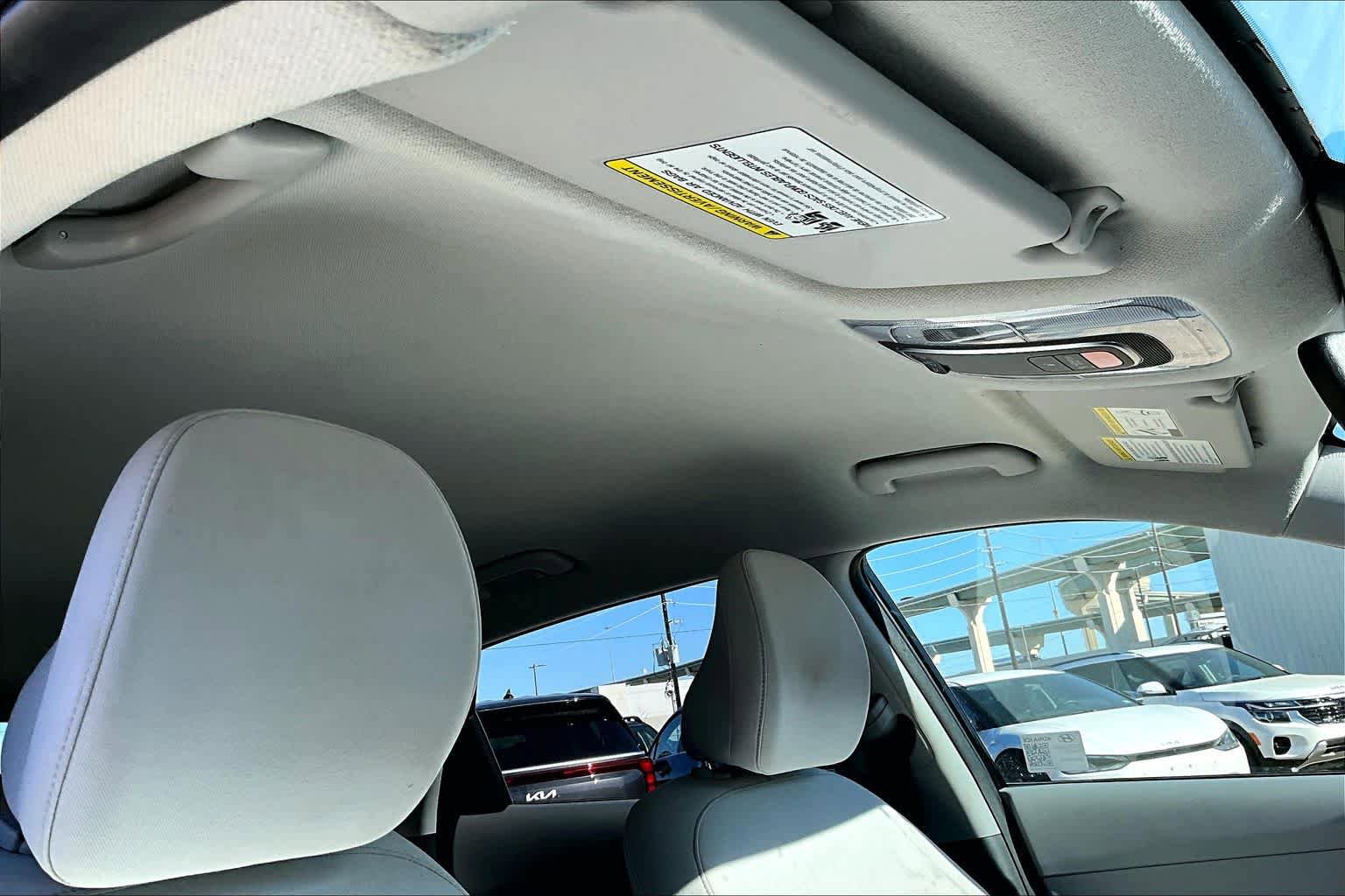 Used 2025 Hyundai Kona SEL image 13