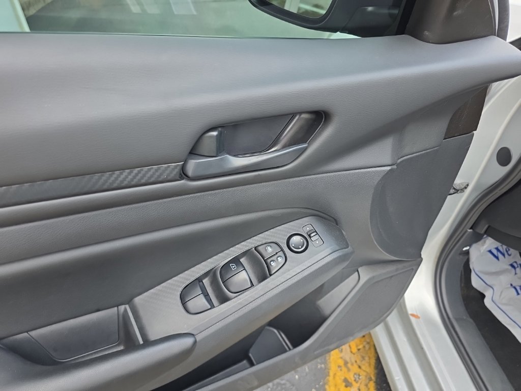 Used 2024 Nissan Altima 2.5 S FWD image 13