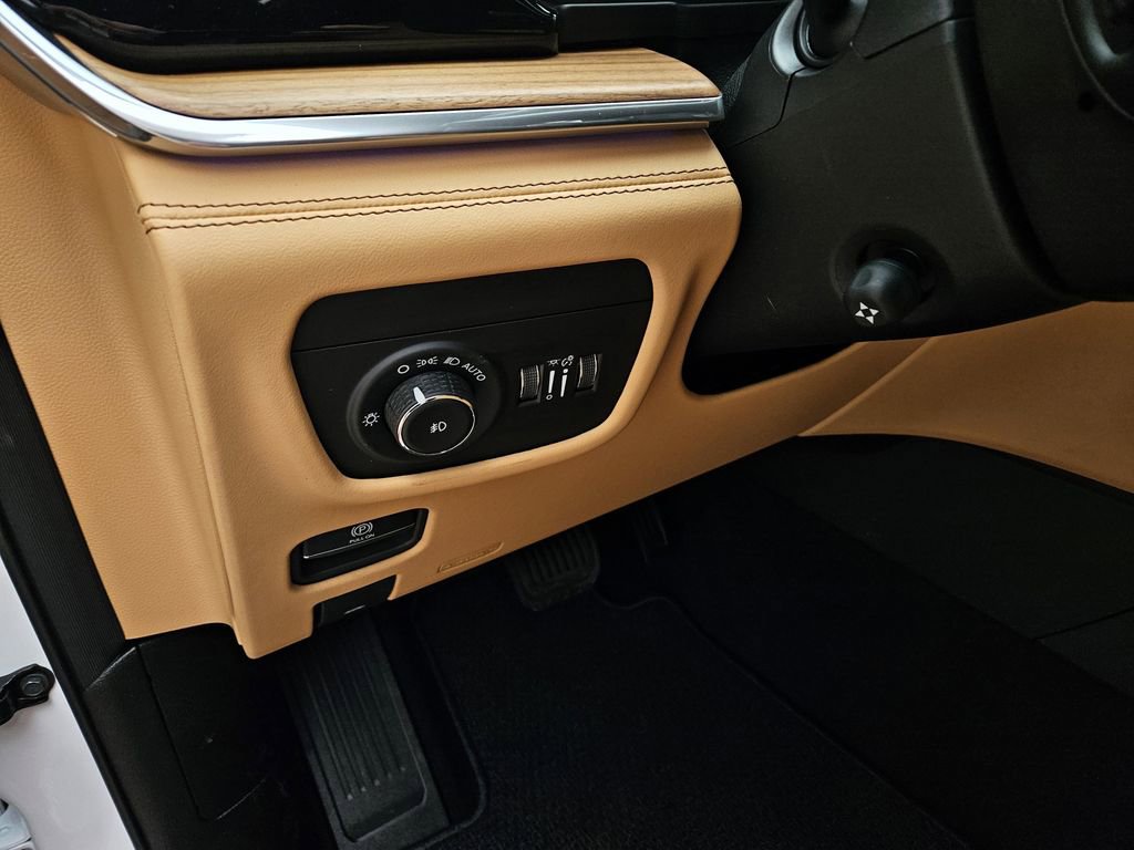 New 2026 Jeep Grand Cherokee Summit AWD/4WD image 17