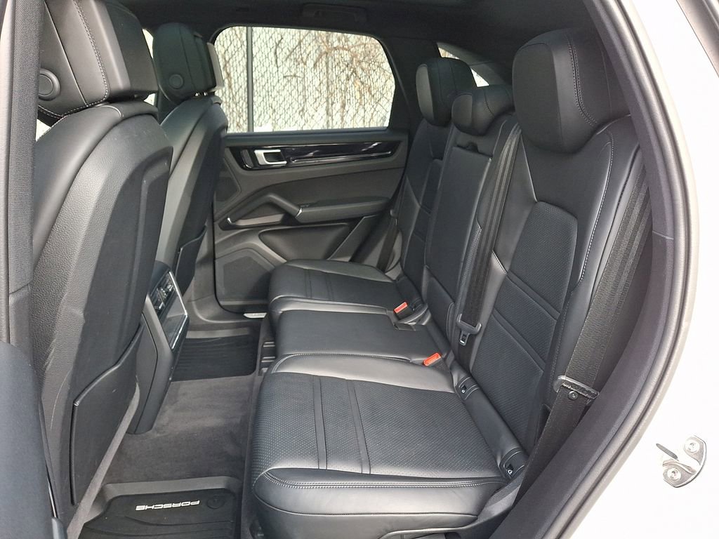 Used 2023 Porsche Cayenne w/ Premium Package image 7