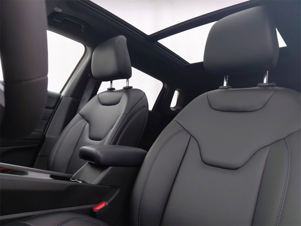 New 2025 Jeep Compass Limited w/ Sun and Sound Group image 9