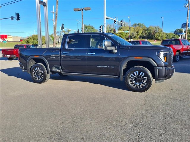 Used 2024 GMC Sierra 2500 Denali Ultimate image 8