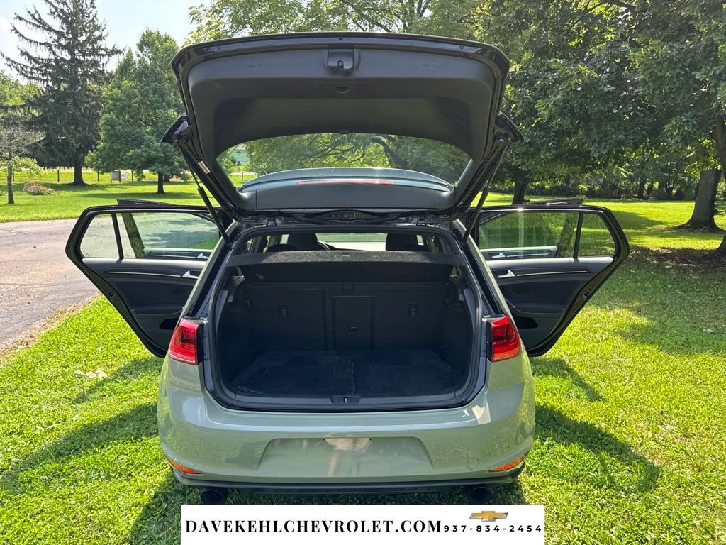 Used 2017 Volkswagen Golf 4-Door FWD image 32