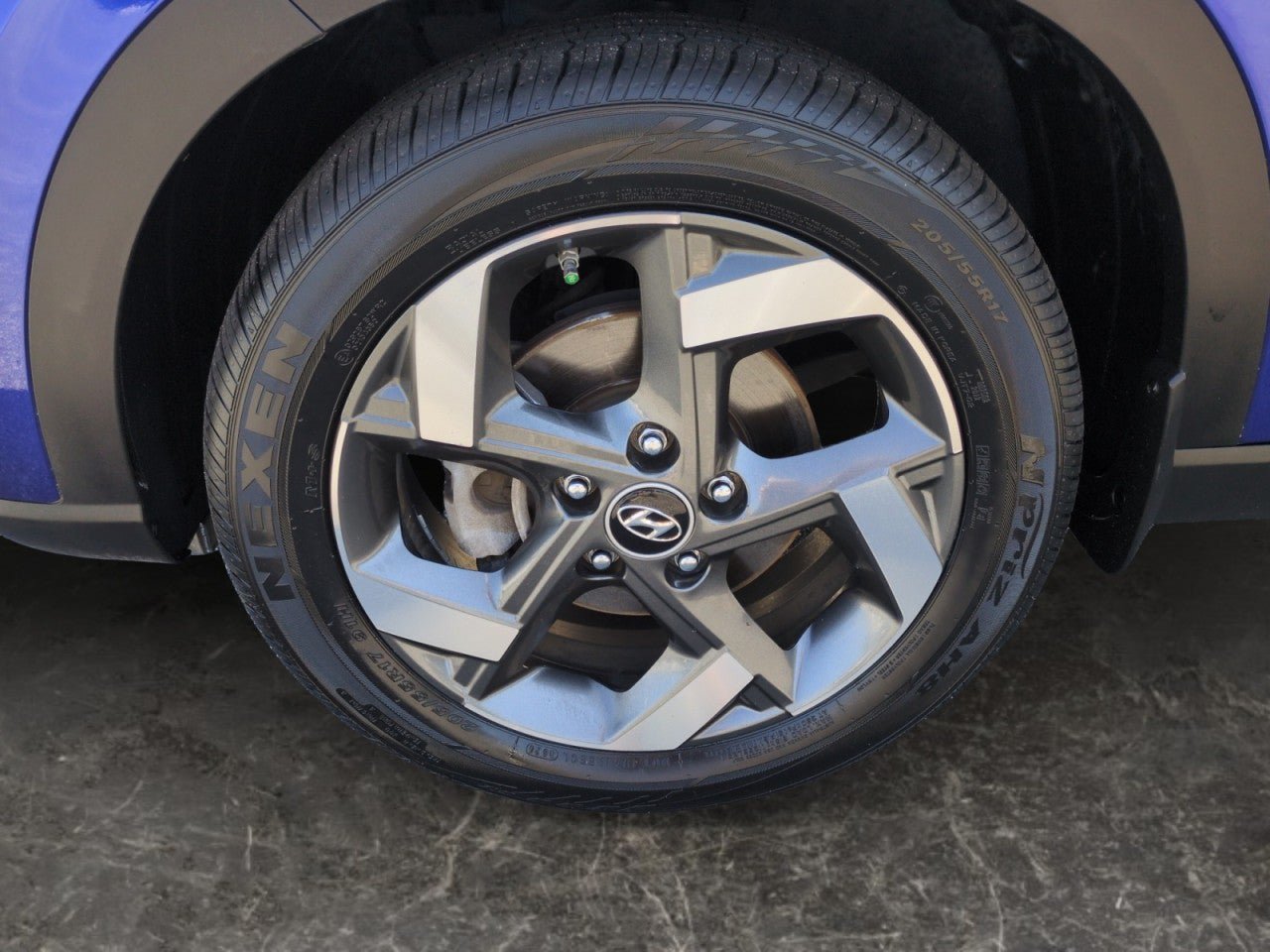 Used 2023 Hyundai Venue SEL FWD image 9