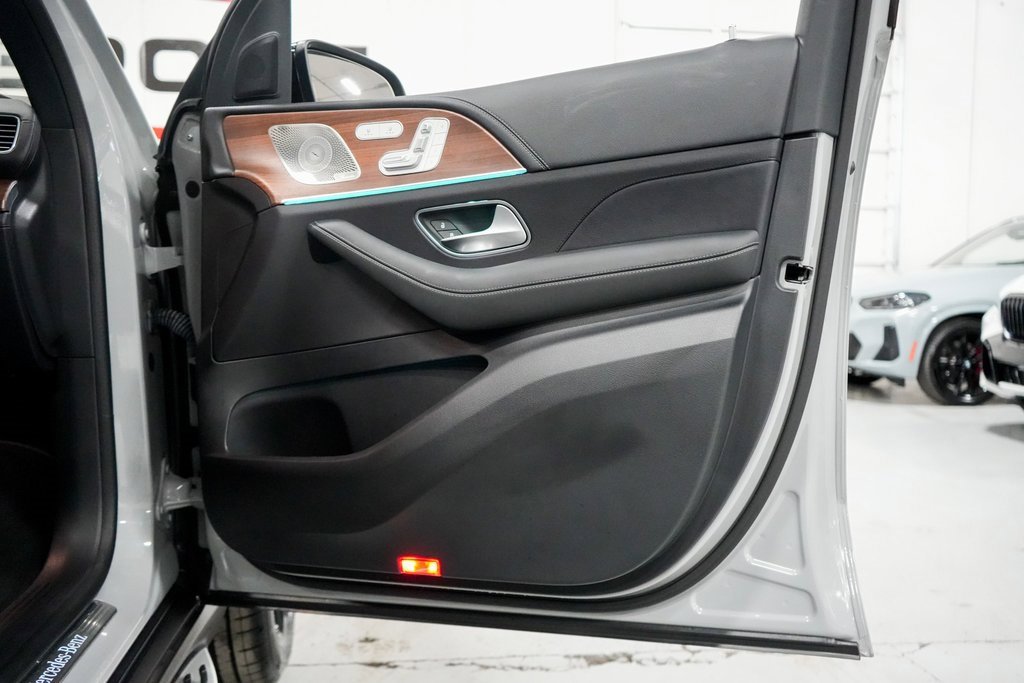 Used 2024 Mercedes-Benz GLS 580 4MATIC image 23