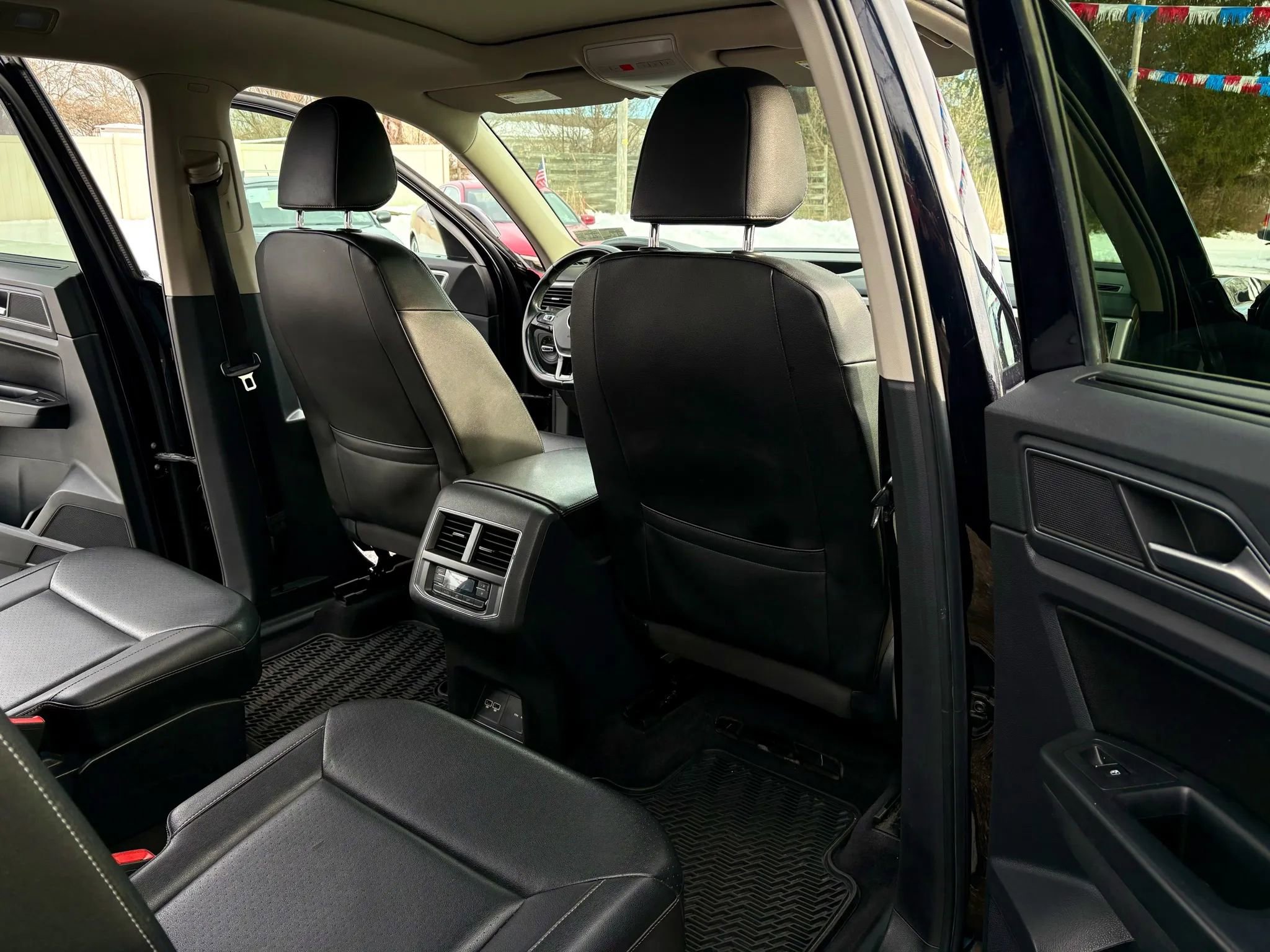 Used 2018 Volkswagen Atlas SEL w/ R-Line Package image 30