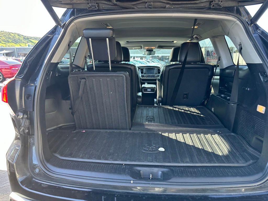 Used 2017 Toyota Highlander XLE image 6